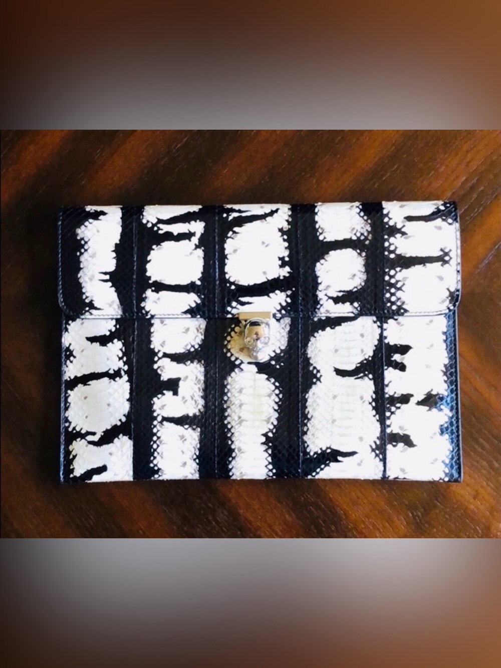 💕💬 ALEXANDER MCQUEEN Python Clutch♡